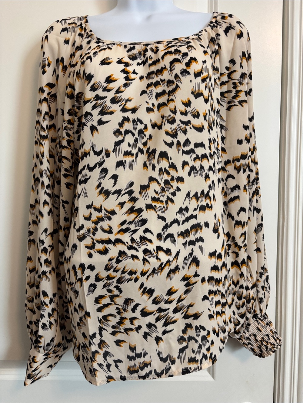 Cabo Womens Cream Animal Print Long Sleeve Blouse Size L